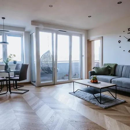 Minimalist Design Penthouse - Old Town Apartamento Košice